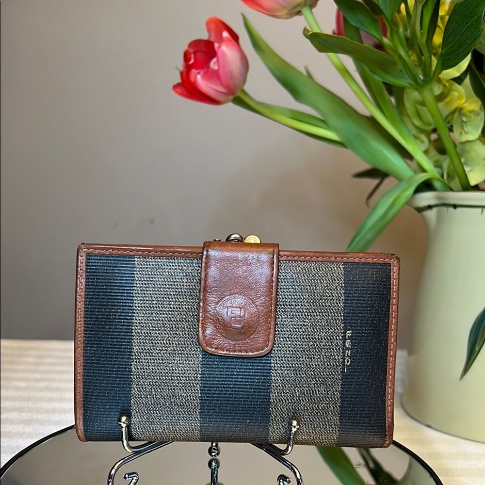 FENDI Kisslock BiFold Black & Brown Vintage Pequin Compact Wallet